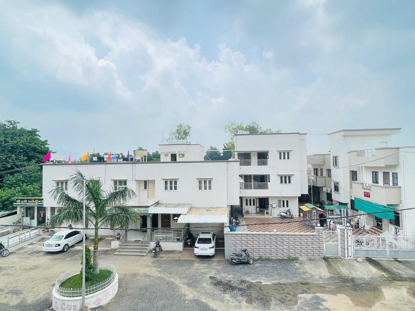 Hotel Rajdhani And Guest House Gujarat - Best Family Hotel In Halol Near Pavagadh And Halol Gidc Luaran gambar