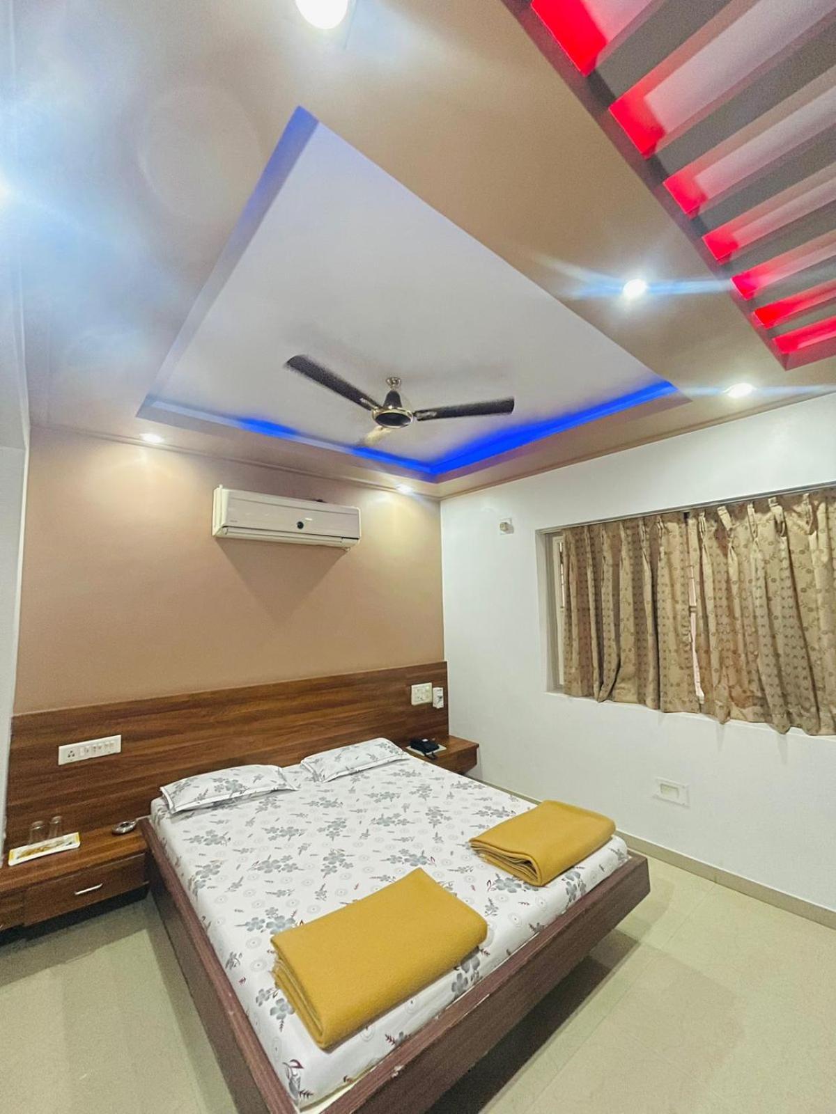Hotel Rajdhani And Guest House Gujarat - Best Family Hotel In Halol Near Pavagadh And Halol Gidc Luaran gambar