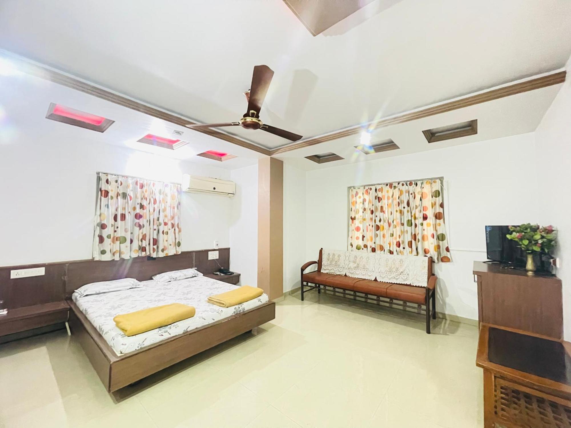 Hotel Rajdhani And Guest House Gujarat - Best Family Hotel In Halol Near Pavagadh And Halol Gidc Luaran gambar