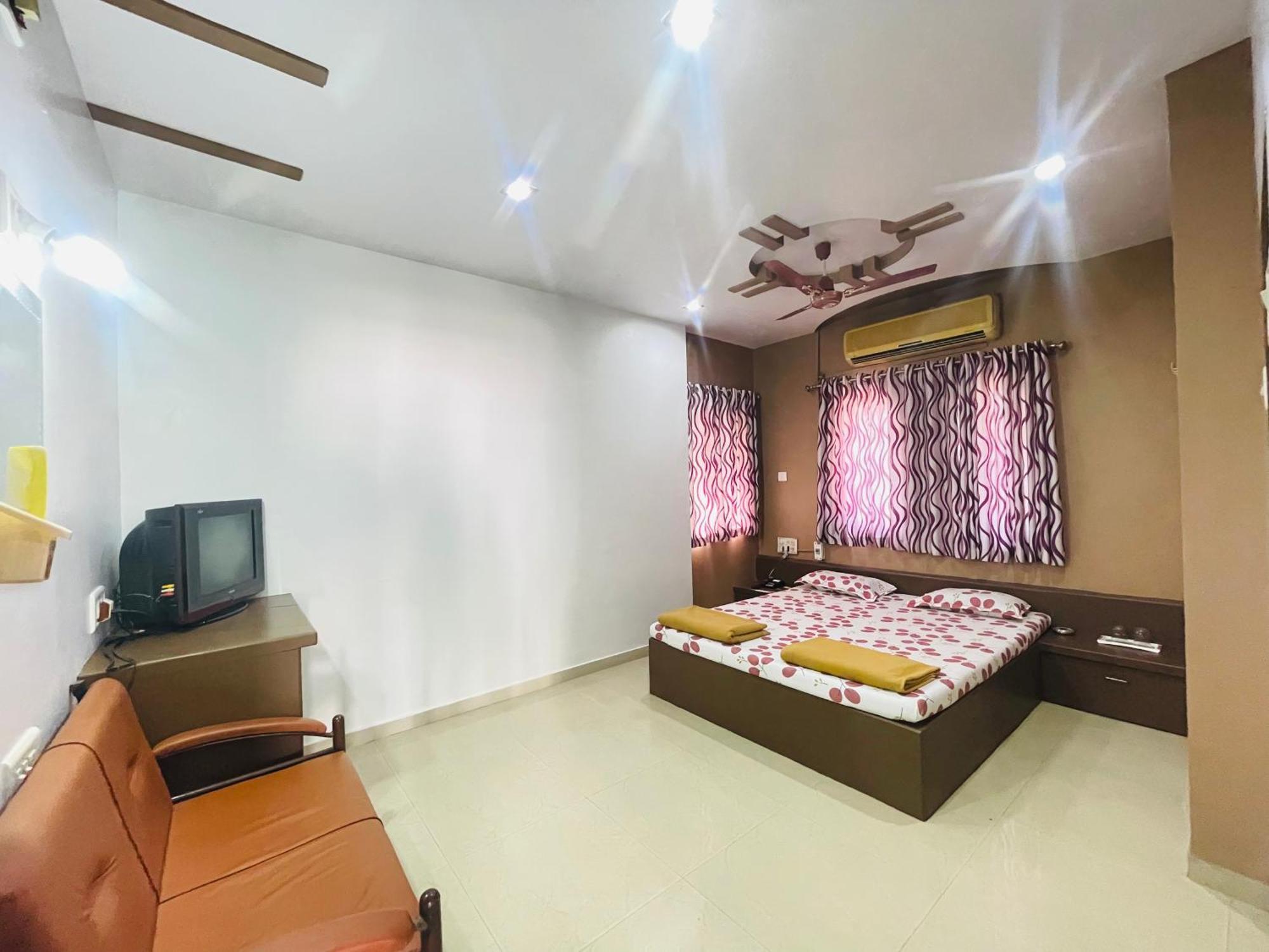 Hotel Rajdhani And Guest House Gujarat - Best Family Hotel In Halol Near Pavagadh And Halol Gidc Luaran gambar