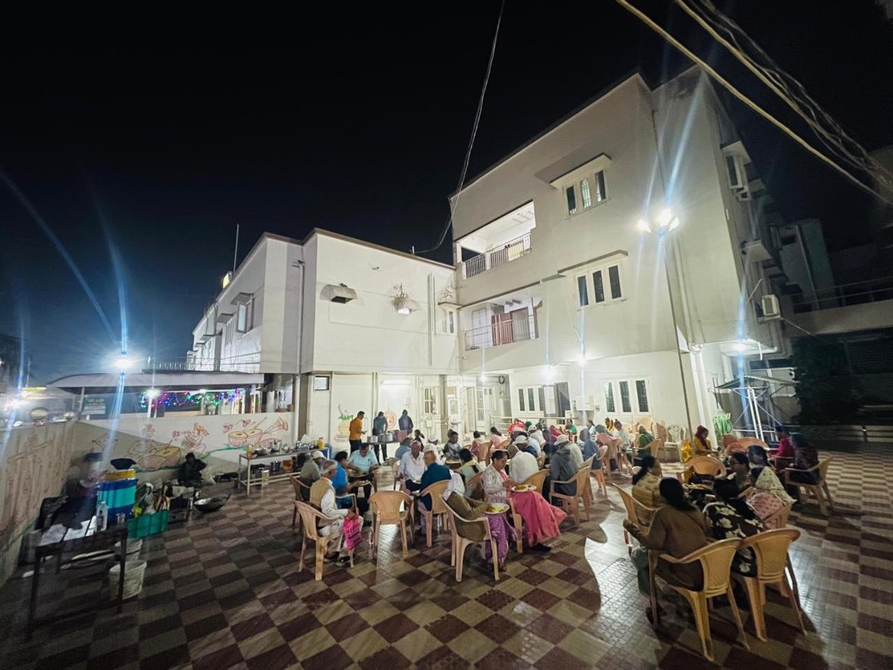 Hotel Rajdhani And Guest House Gujarat - Best Family Hotel In Halol Near Pavagadh And Halol Gidc Luaran gambar